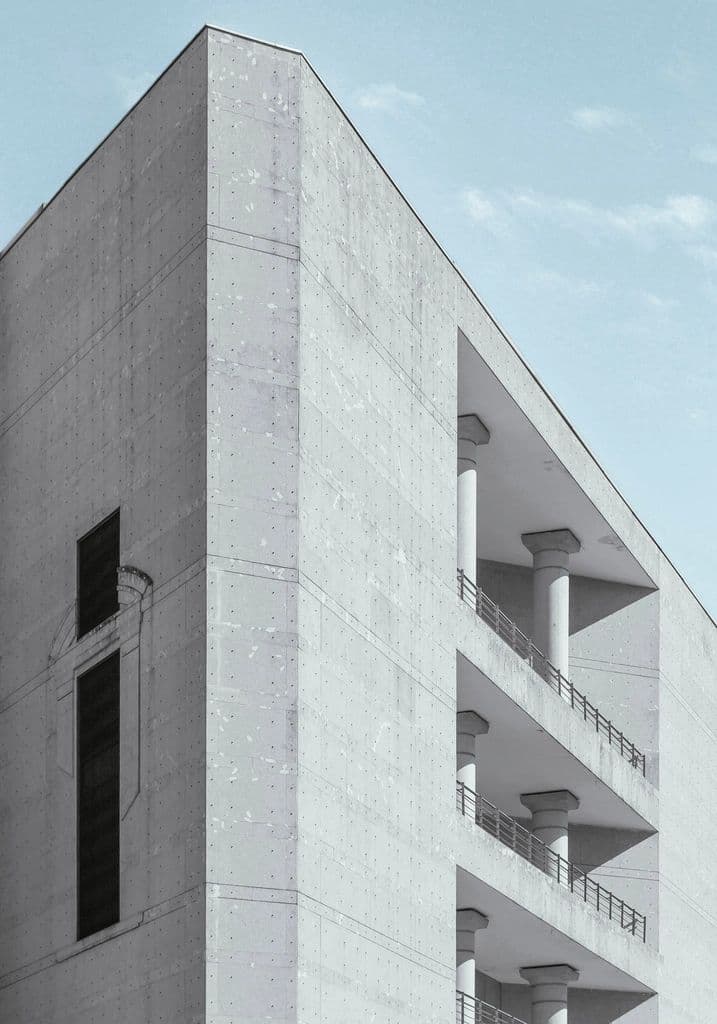 Edificio de hormigón en obra